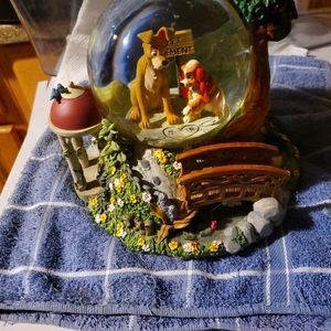 Lady & the Tramp snow globe